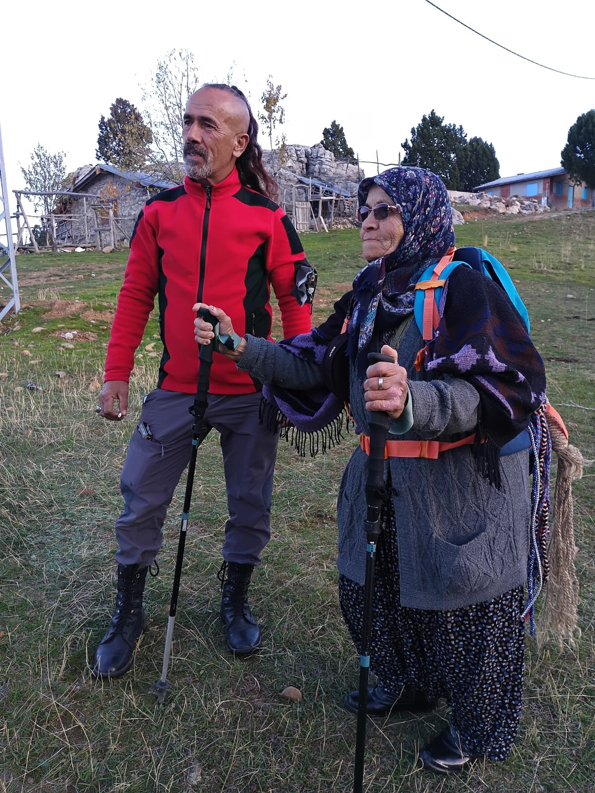 79 Yaşındaki Esme Teyze, Oğluyla Birlikte Toroslar'ın Zirvesinde