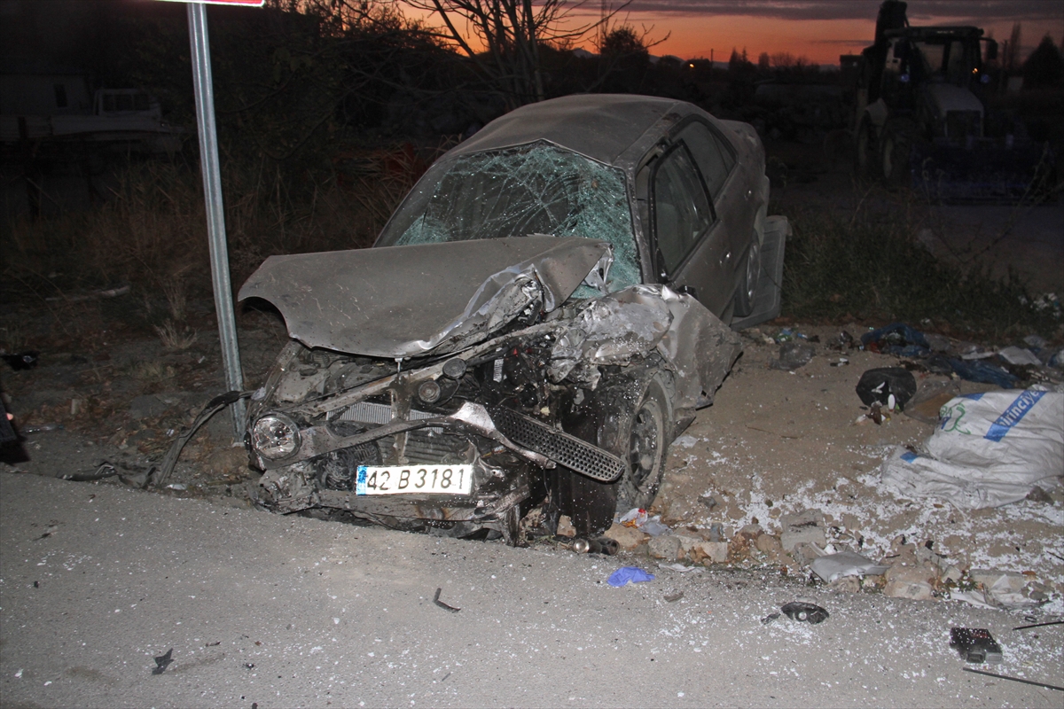 Beyşehirde  traktör ile otomobilin çarpışması sonucu 2 kişi yaralandı