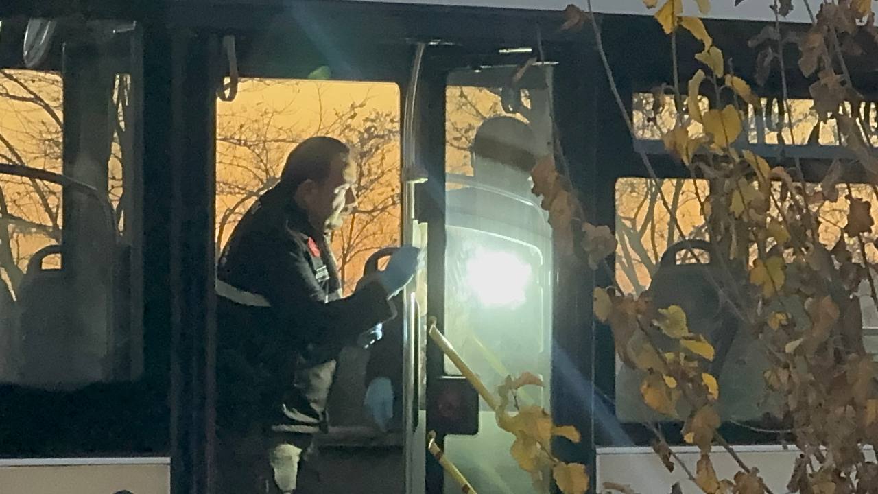 Konya - Belediye otobüsünde, eşinin gözü önünde bıçaklandı