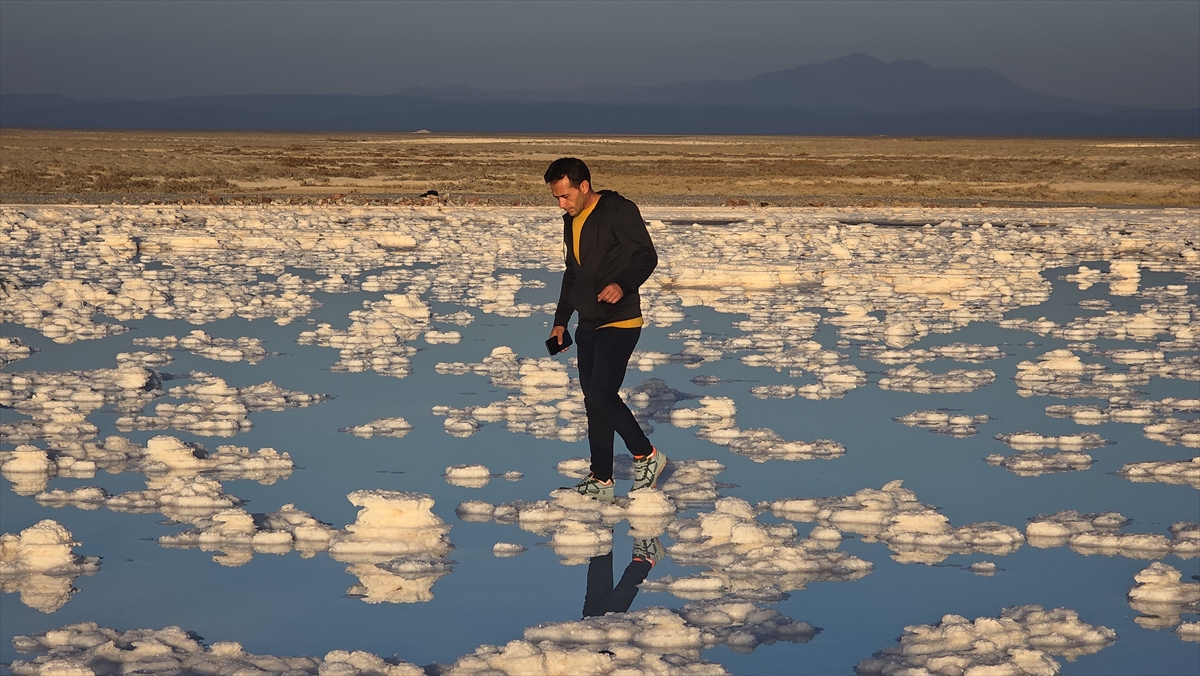 Tuz Gölü'nde oluşan kütleler fotoğraf tutkunlarının ilgisini çekiyor