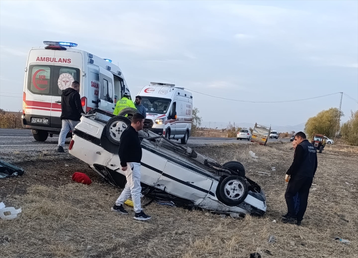 Hüyükte şarampole devrilen otomobildeki 5 kişi yaralandı