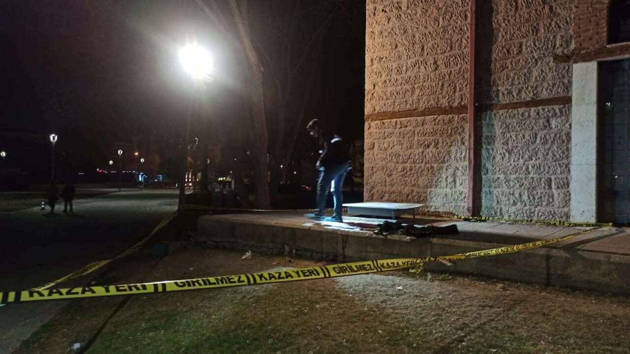 Konya’da iki grup arasında 'Ne oturuyorsunuz?' kavgasında: 17  yaşındaki   genç  öldü