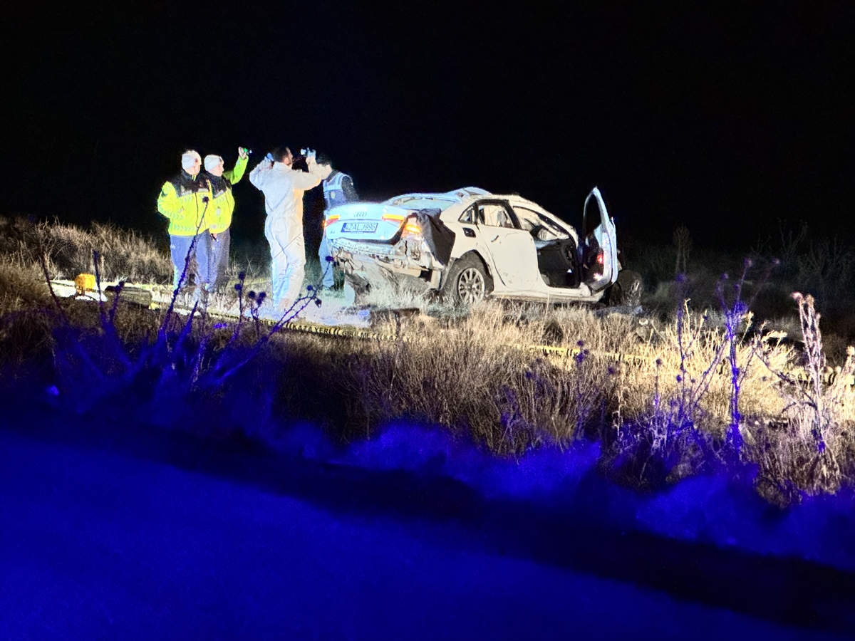 Konya'da şarampole devrilen otomobilin sürücüsü hayatını kaybetti