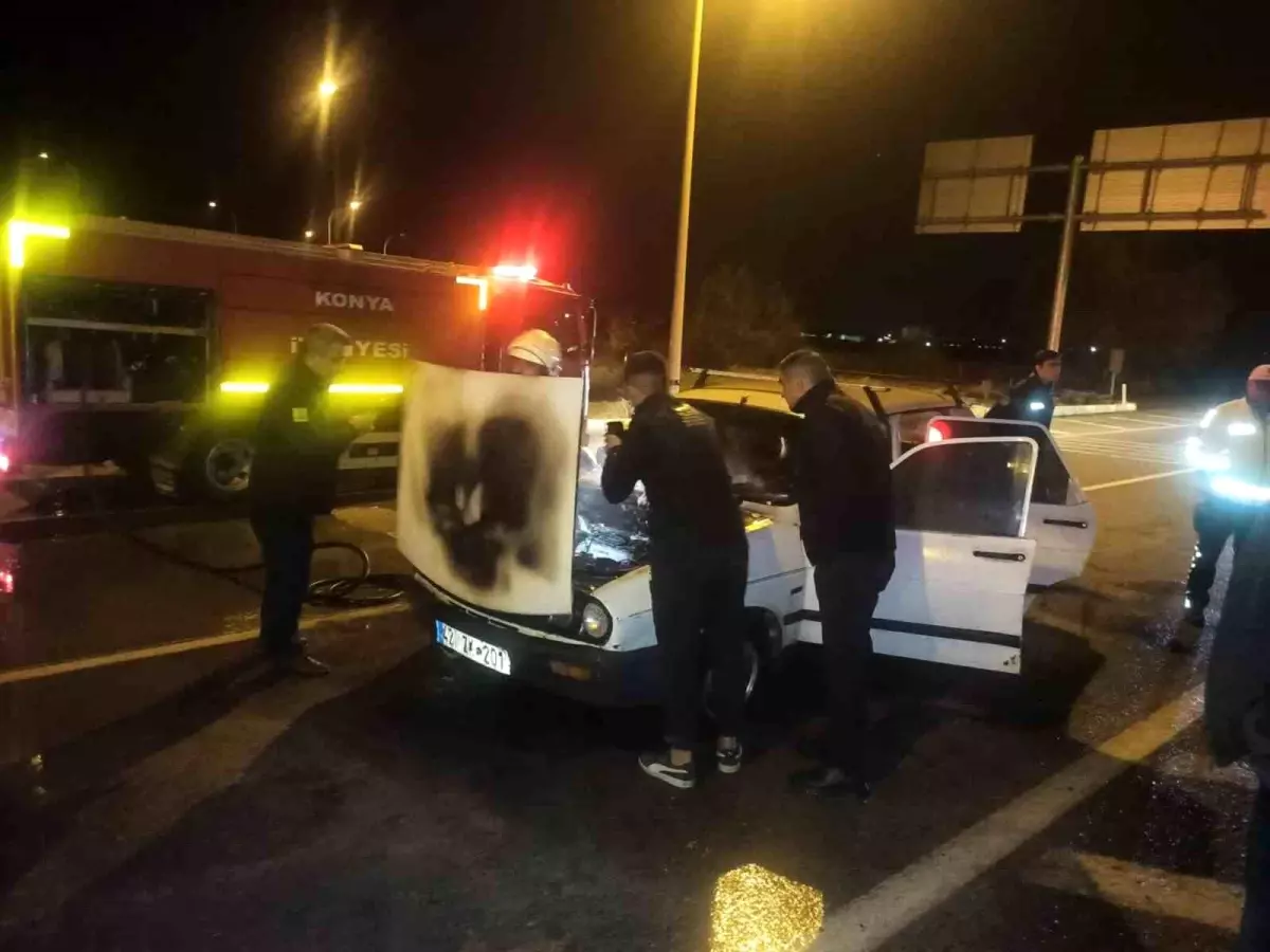 Seydişehirde Kırmızı Işıkta Bekleyen Araçta Yangın Çıktı