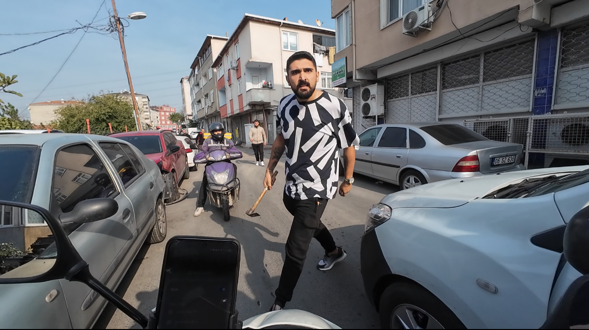 İstanbul - Ataşehir'de trafik tartışmasında keserle saldırdı