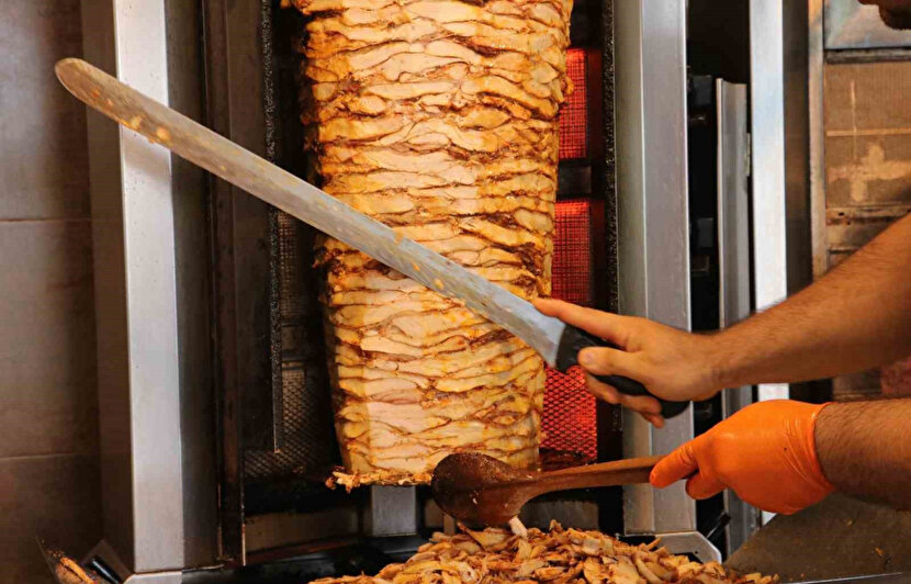 Ankara'da Tavuk döner  yiyen 153 kişi hastanelik oldu 4 şüpheli gözaltına alındı