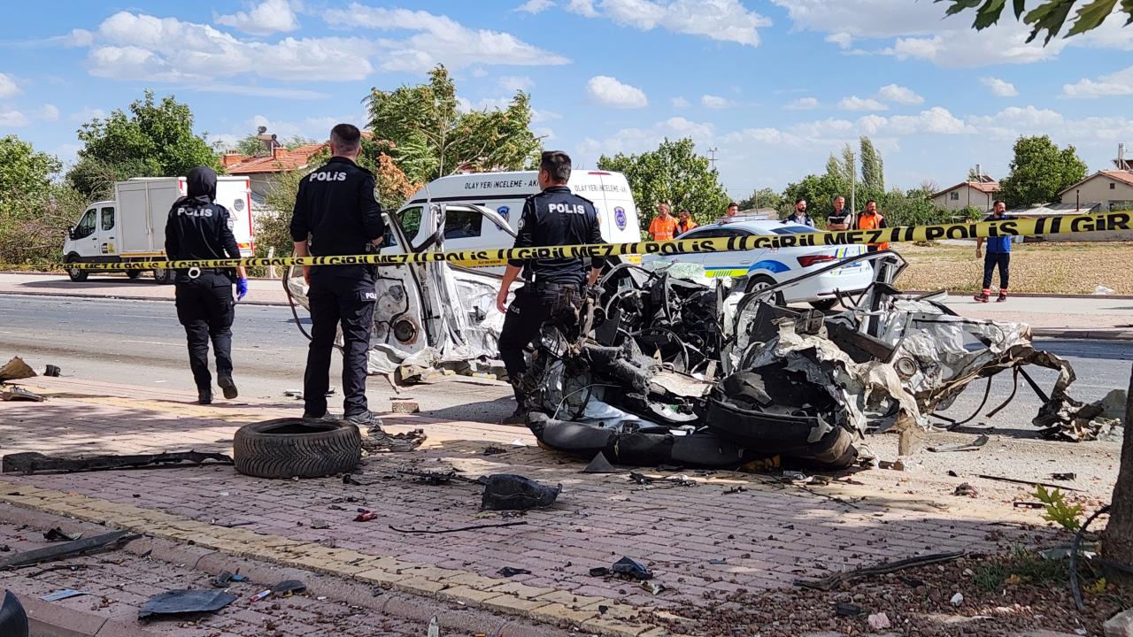 Kırmızı ışıkta öğretmenin aracına çarpıp ölümüne neden olan sürücüye 25 yıla kadar hapis istem