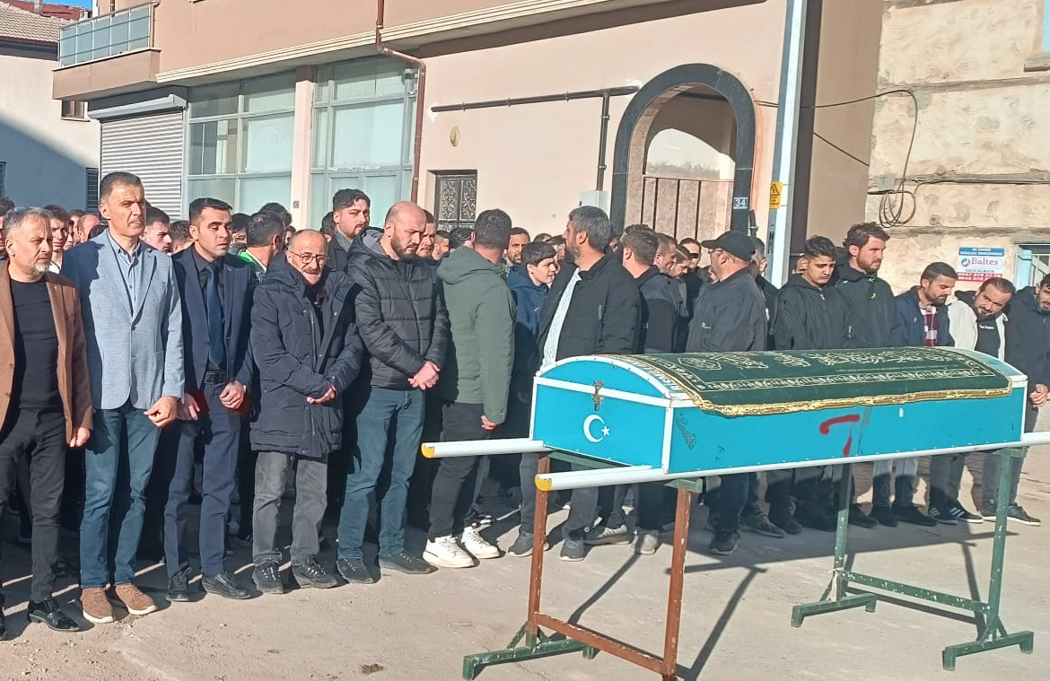 Kayıp olarak aranırken ölü bulunan 15 yaşındaki Berk, toprağa verildi