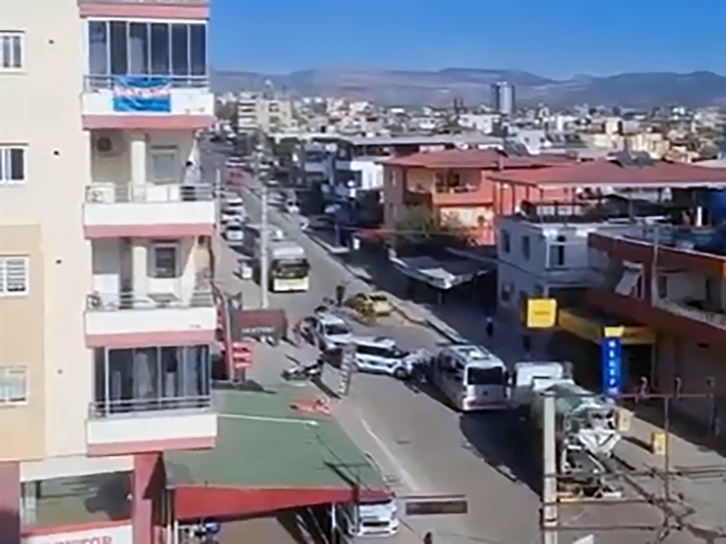 Mersin- Önce komşusu anne ve oğlunu, ardından büfeciyi öldürdü; vurularak yakalandı: o anlar kamerada