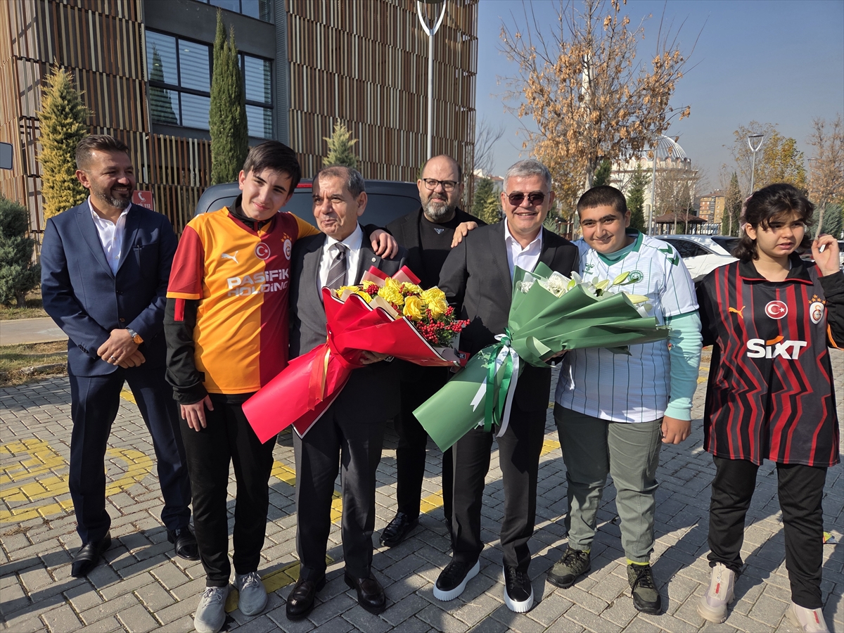 Galatasaray Başkanı Dursun Özbek, Konya'da SOBE'yi ziyaret etti