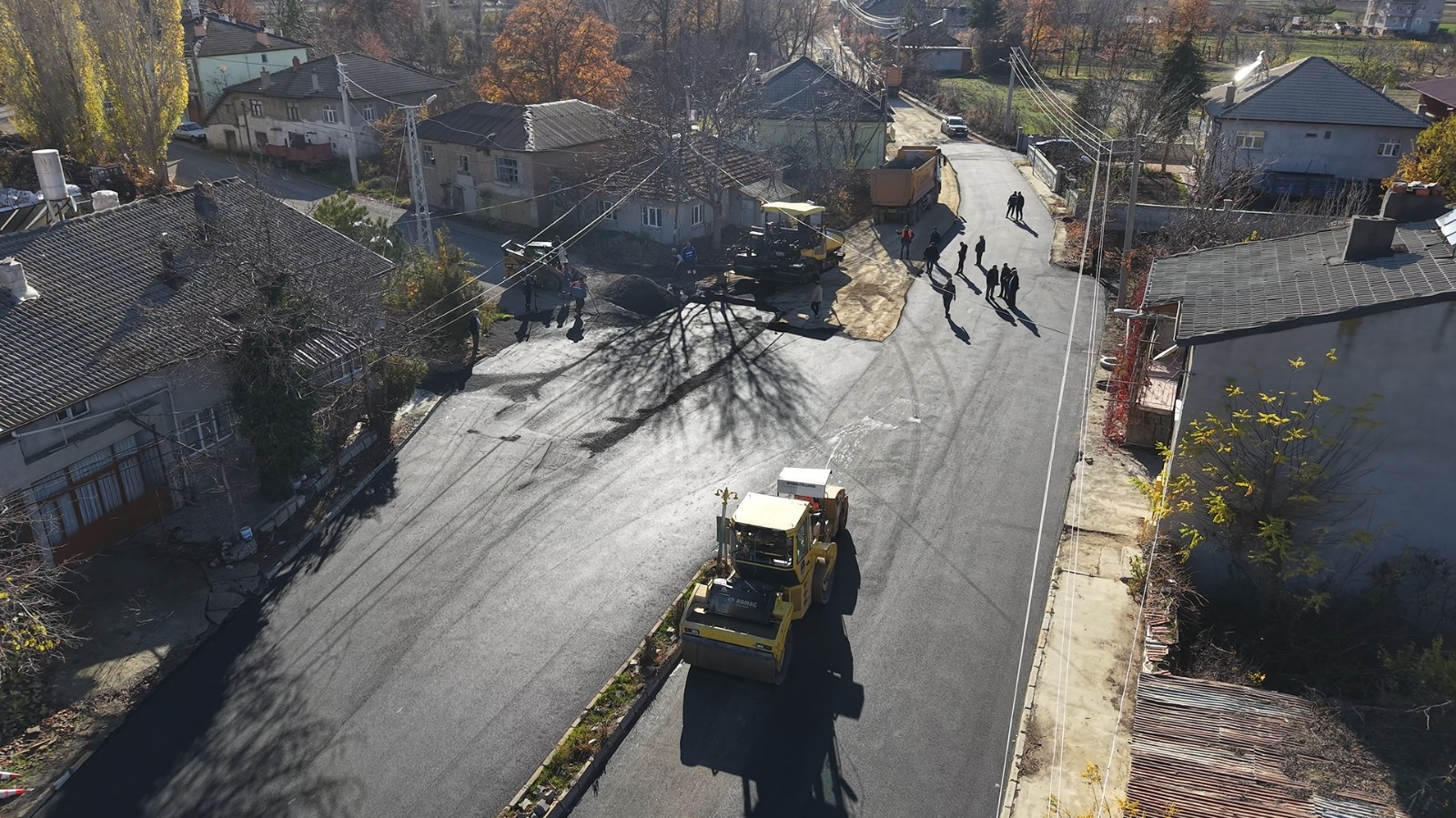 KESECİK MAHALLESİNE SICAK ASFALT 