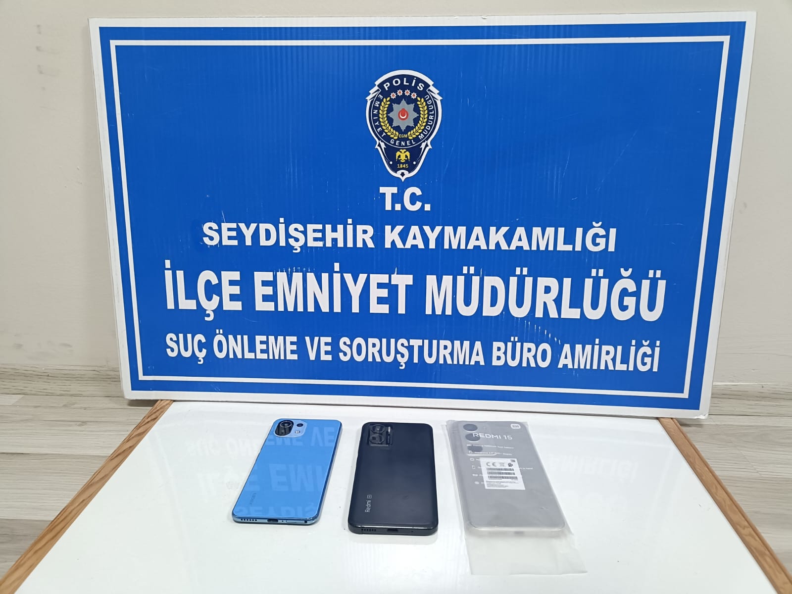 TÜKETİCİ GÜVENLİĞİNİ TEHLİKEYE ATAN KAÇAK TELEFONLARA POLİS DENETİMİ