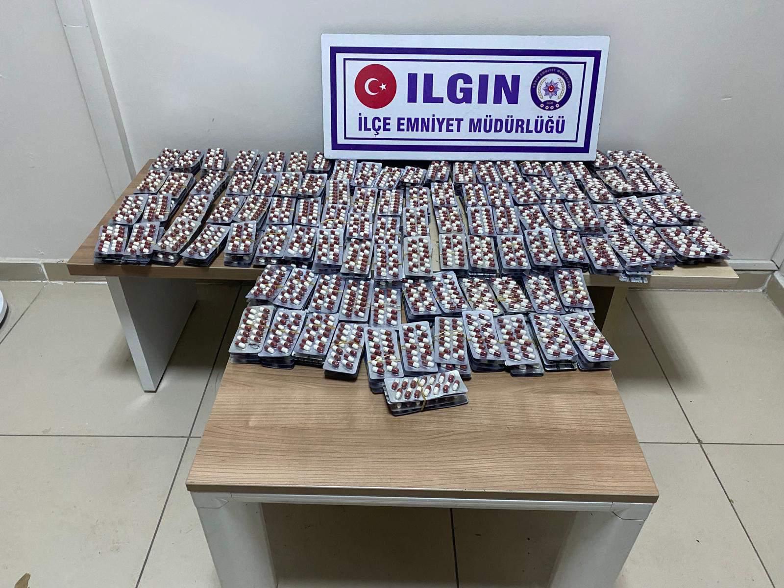 ILGIN VE ÇUMRA’DA UYUŞTURUCU OPERASYONLARI: 40 BİNİ AŞKIN SENTETİK HAP ELE GEÇİRİLDİ, 5 KİŞİ TUTUKLANDI