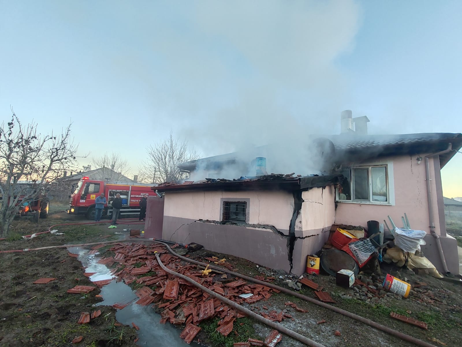 Seydişehir’de Garajda Çıkan Yangın Eve Sıçramadan Söndürüldü