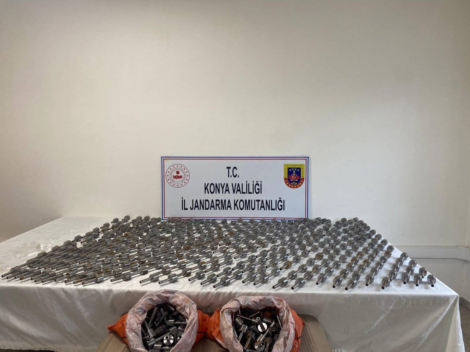 Beyşehirde  bir  Aracta 586 Tabanca Namlusu Ele Geçirildi