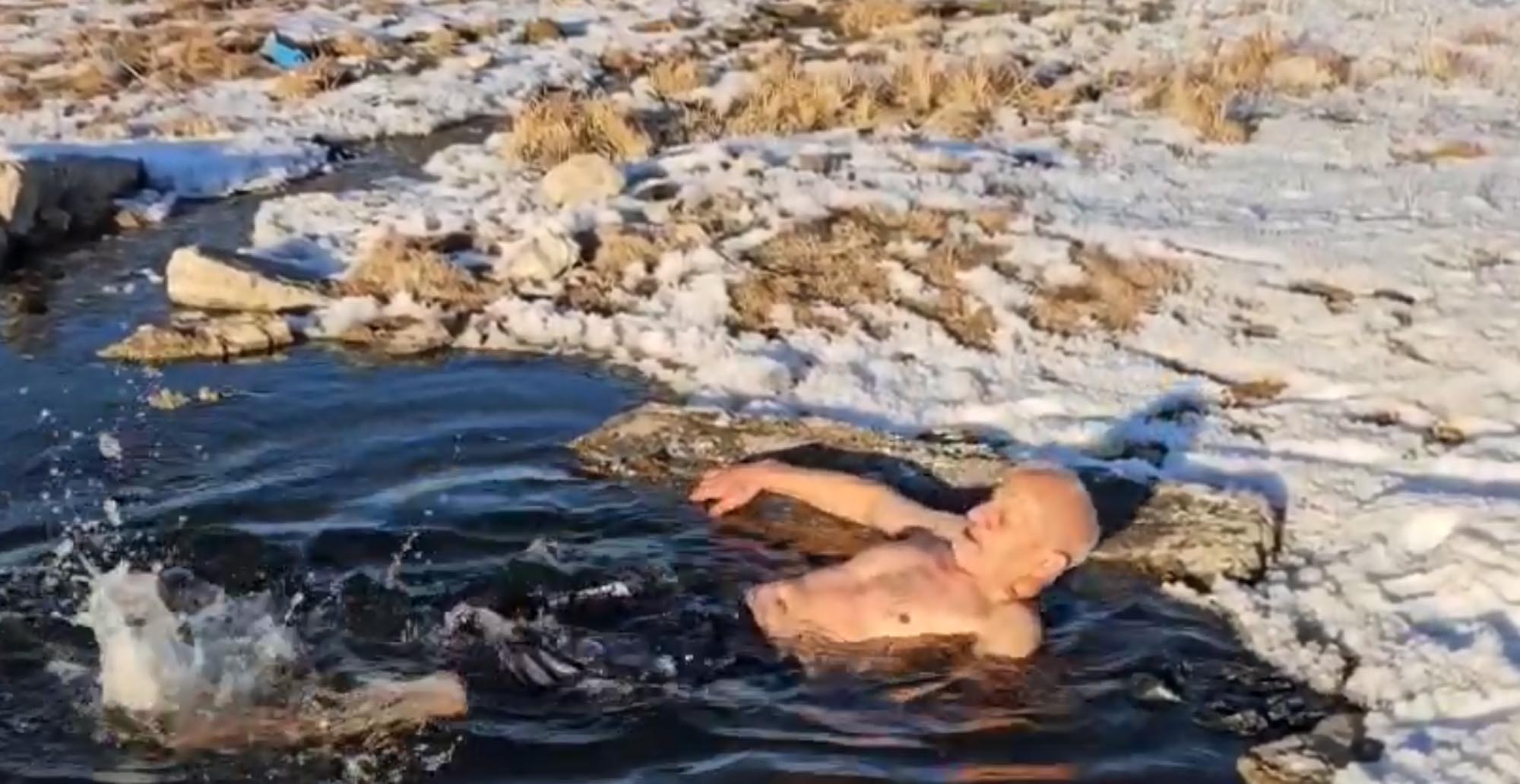 Türkiye’nin en soğuk yerleşim yerlerinden Göle'nin ‘Buz adamı’