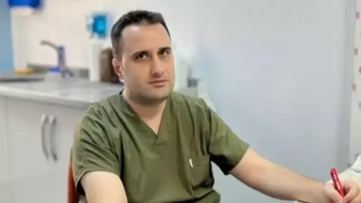 Trafik kazasında hayatını kaybeden genel cerrah, toprağa verildi