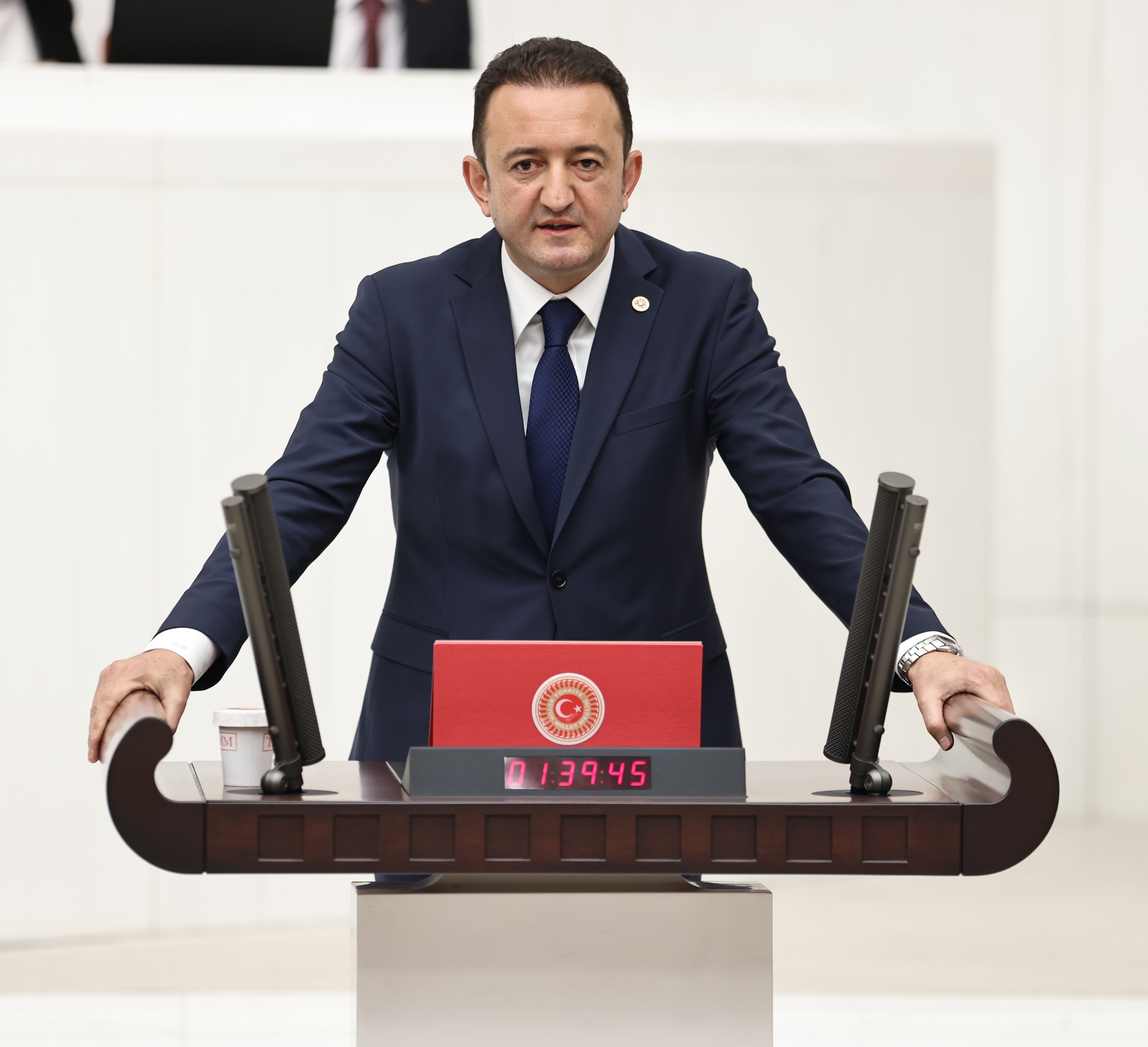 CHP'li Bektaş’tan TBMM’de "Çay-Simit" Çıkışı: İktidar, çalışana ve emekliye bir simidi bile layık görmüyor