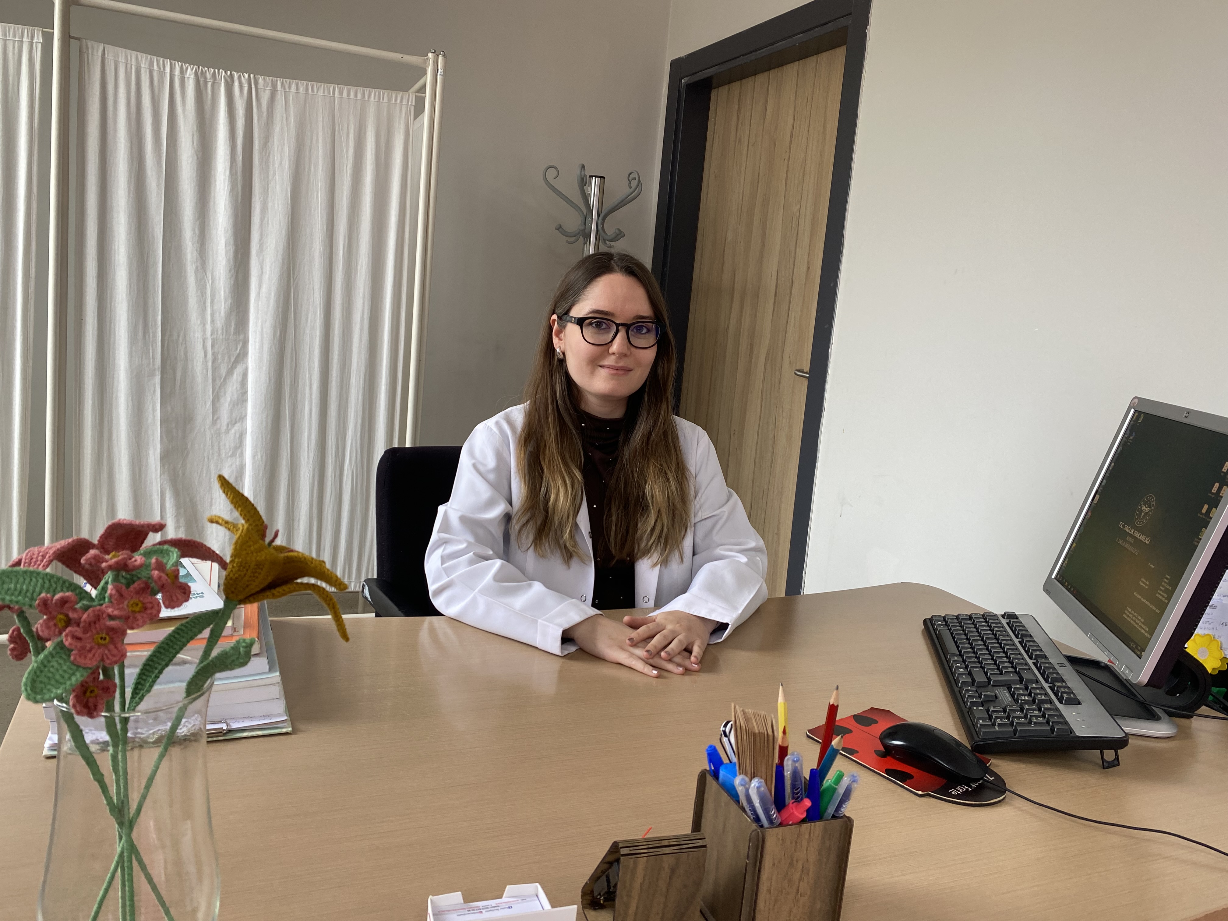 İlçe Sağlık Müdürlüğü’nde Yeni Dönem: Fizyoterapist Gamze Ünlü Görevine Başladı