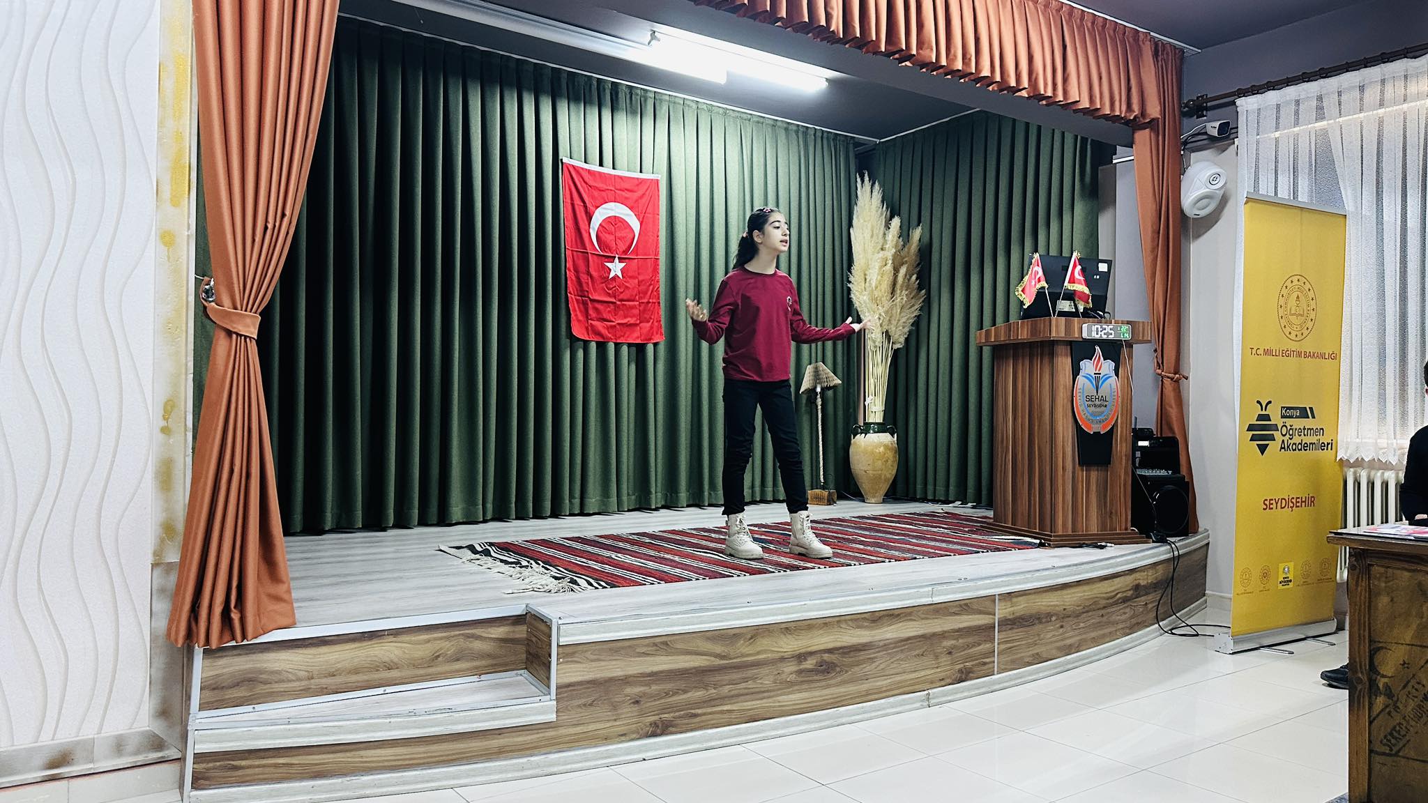 Seydişehir'de İstiklal Marşı'nı Güzel Okuma Yarışması Coşkuyla Gerçekleşti