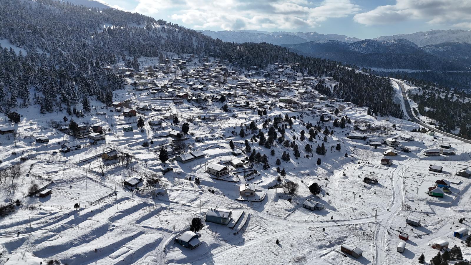 Toroslar’ın İncisi Gölcük Yaylası: Konya’nın Karadeniz’i Beyaza Büründü!
