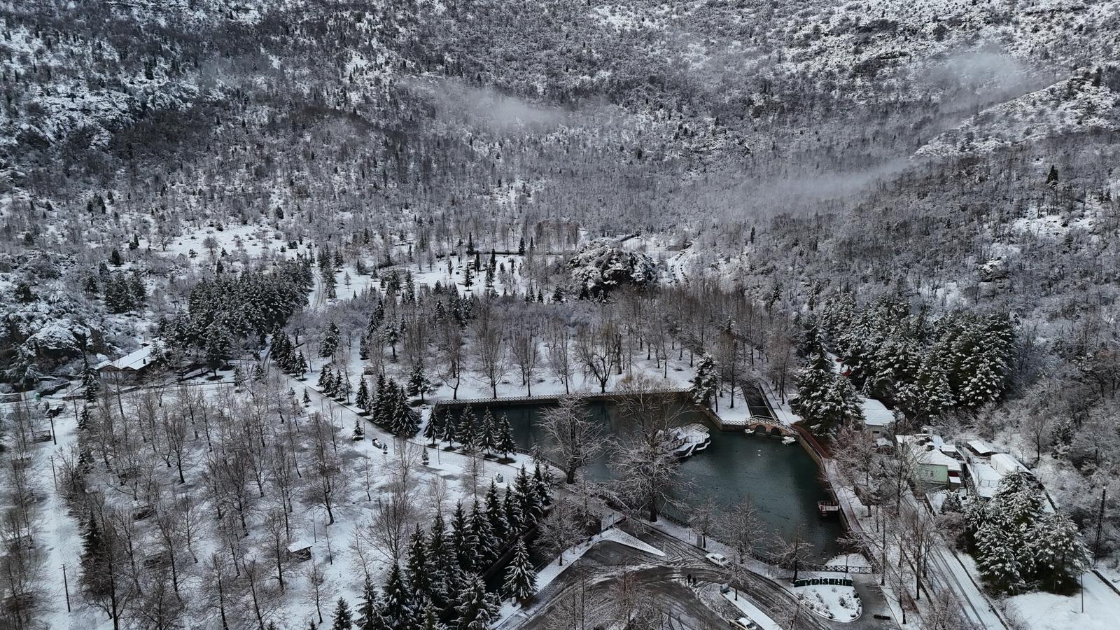 Seydişehir Beyaza Büründü: Özlenen Kar Yağışı Kartpostallık Görüntüler Oluşturdu!