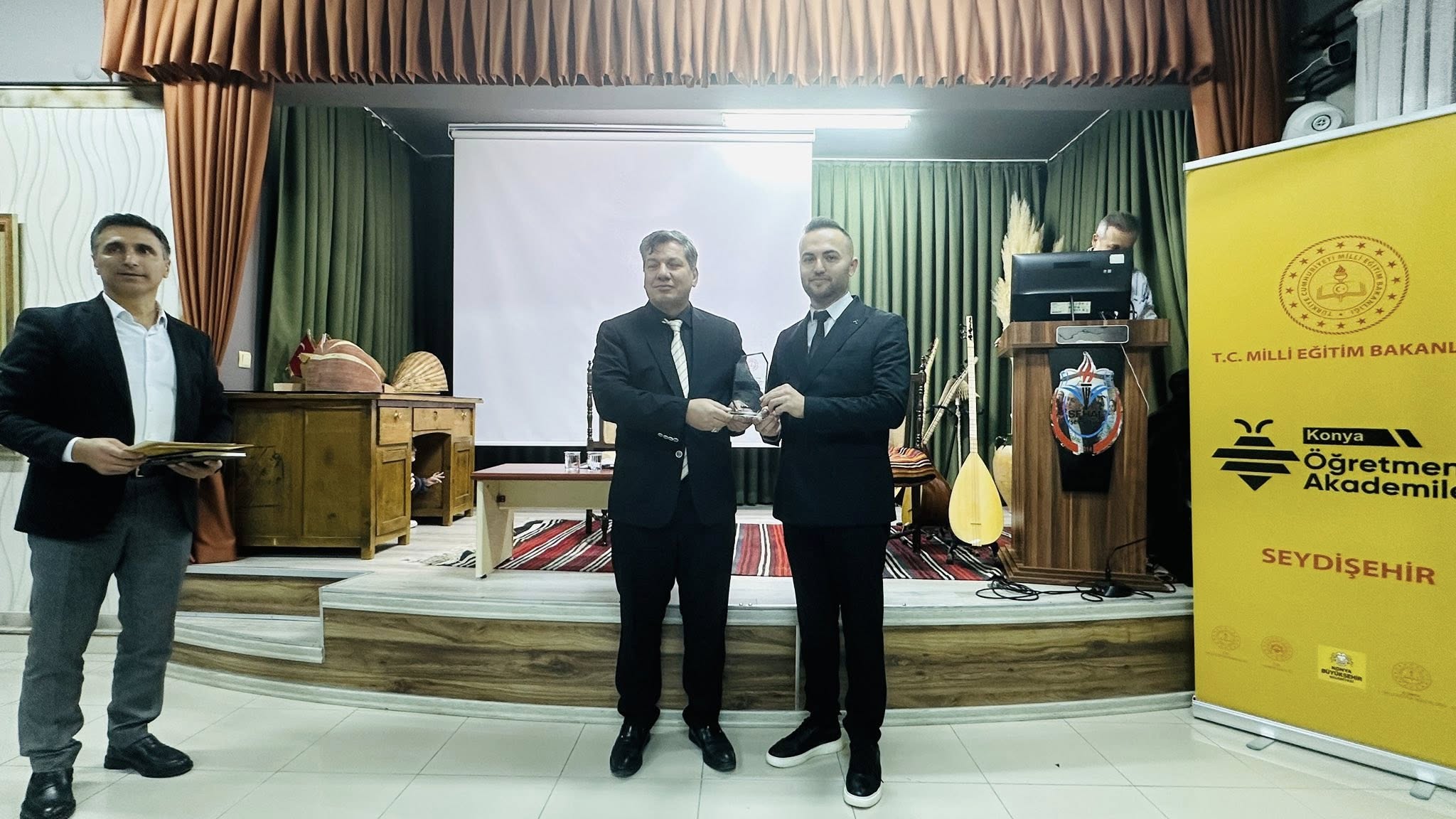 MÜZİK AKADEMİLERİNİN BU HAFTAKİ KONUĞU EĞİTİMCİ/SANATÇI AHMET ALİ SELÇUK OLDU