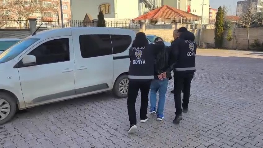 Konya - 4 evden hırsızlık yapan şüpheli, montundaki fosforlu renk sayesinde yakalandı