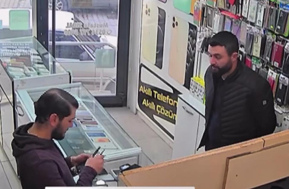 Konya - Tamire getirilen cep telefonunun bataryası patlayıp alev aldı