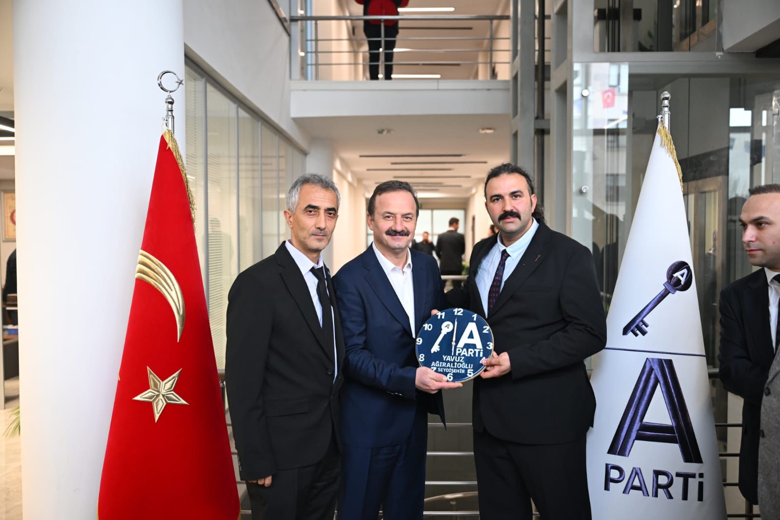 Seydisehir anahtar Parti ilçe başkanı Serkan Yener ve yönetim kurulu üyeleri ile birlikte Genel Merkez Ziyareti