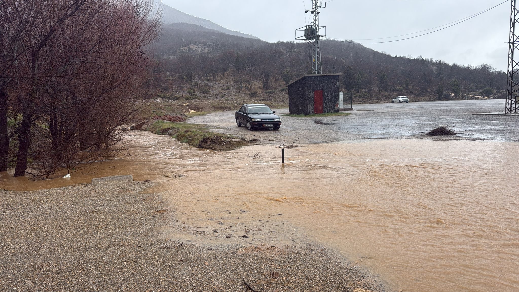 Seydişehir’de Sağanak Alarmı: Belediye Ekipleri Sahada, Mesire Alanlarına Giriş Uyarısı!