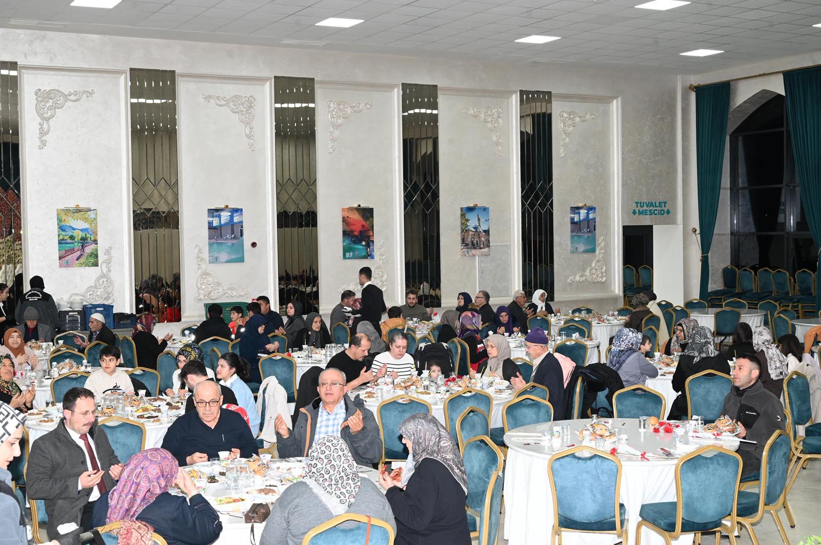 SEYDİŞEHİR'DE ŞEHİT AİLELERİ VE GAZİLER ONURUNA İFTAR YEMEĞİ