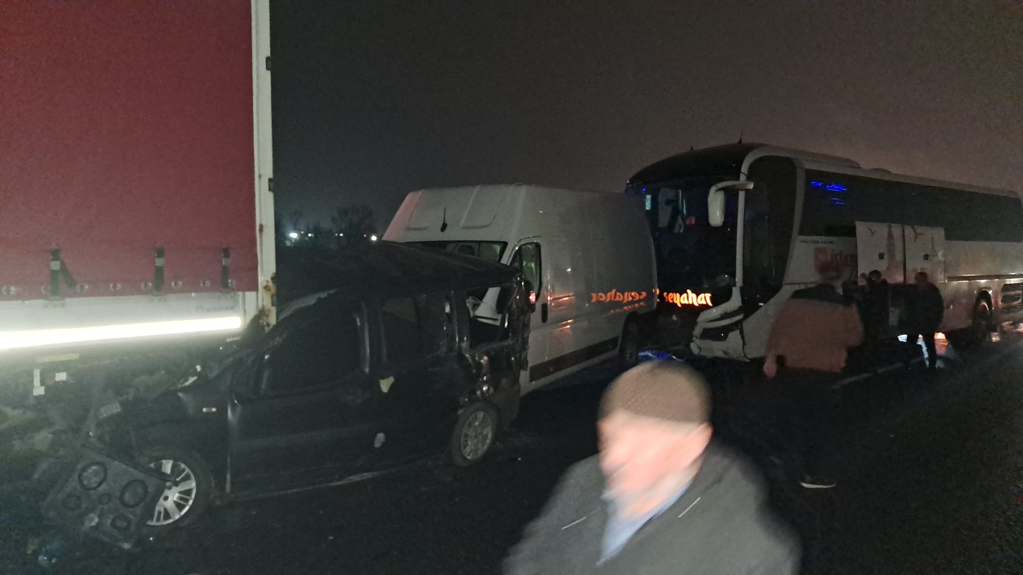 Sakarya’da Anadolu Otoyolunda 17 aracın karıştığı kazada 7 yaralı; Ankara yönü ulaşıma kapandı