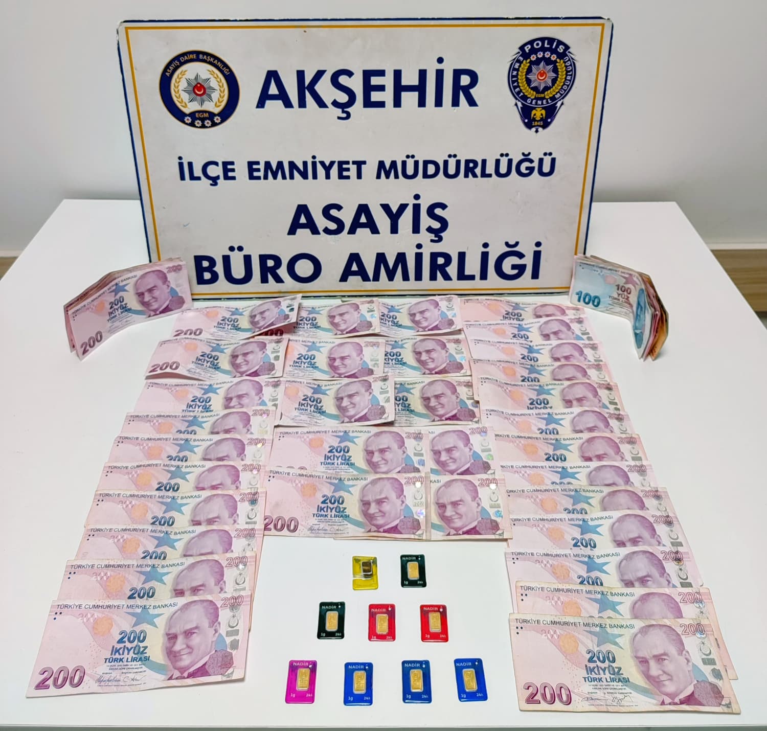 AKŞEHİR’DE SAHTE ALTIN OPERASYONU: 3 ŞÜPHELİ SUÇÜSTÜ YAKALANDI