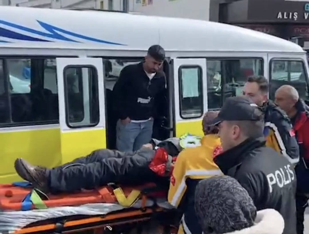 Minibüsten düşüp, hayatını kaybetti