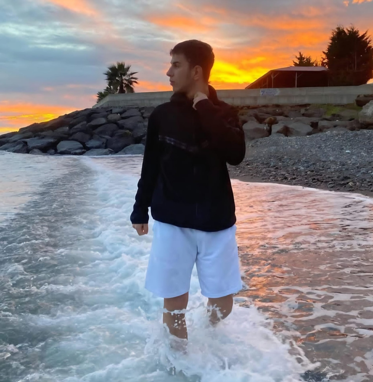 Asker eğlencesinde bayrak salladığı araçtan düşen Buğra öldü