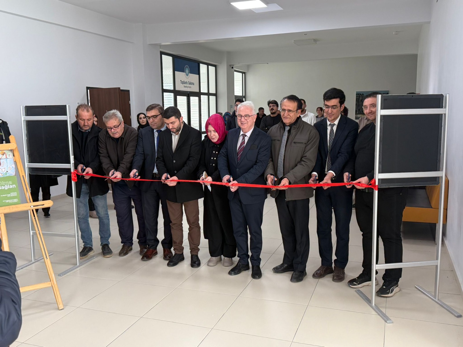  Seydişehir Sağlık Hizmetleri Meslek Yüksekokulumuzda “Bağımlı Olma, Hayata Bağlan” Resim Sergisi Açıldı