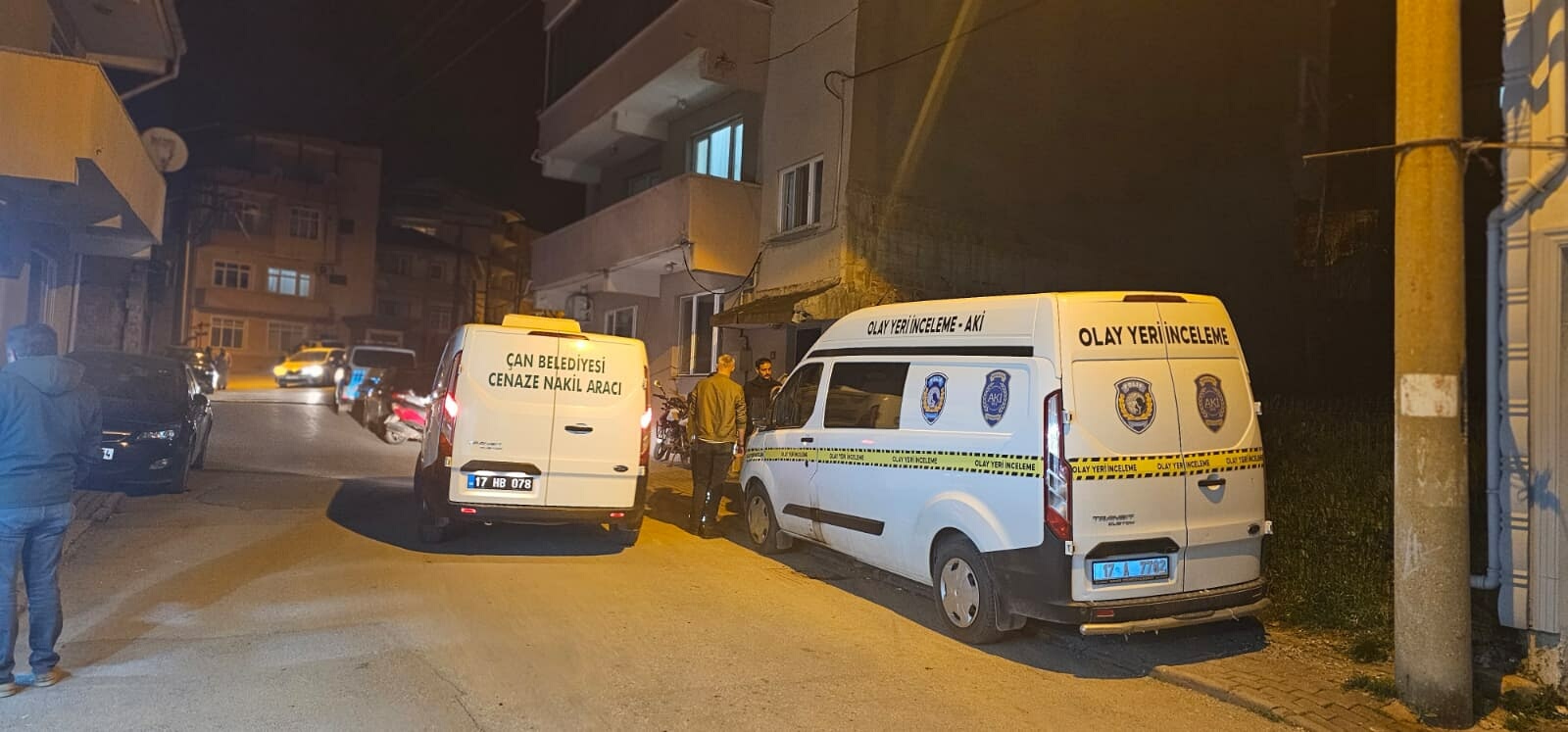 Çanakkale’de Yüksek faiz vaadiyle  vatandaşları 300 milyon lira dolandırdığı ileri sürülen emlakçı, evinde ölü bulundu