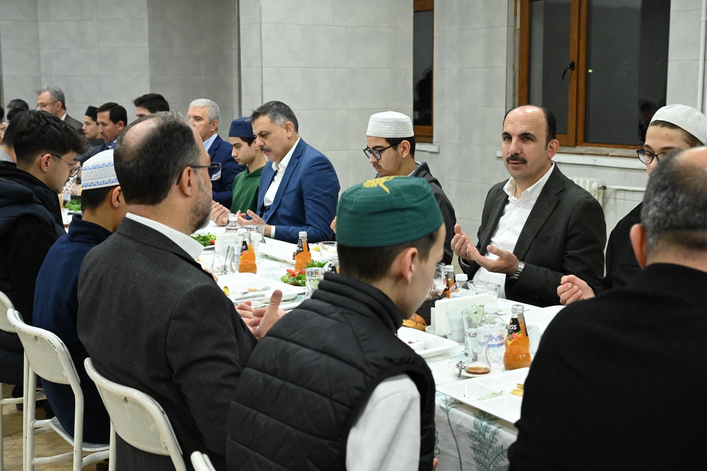 İçişleri Bakanı Mustafa Çiftçi’den Vefa Ziyareti: 43 Yıl Sonra Aynı Kurs Kürsüsünde Sahur