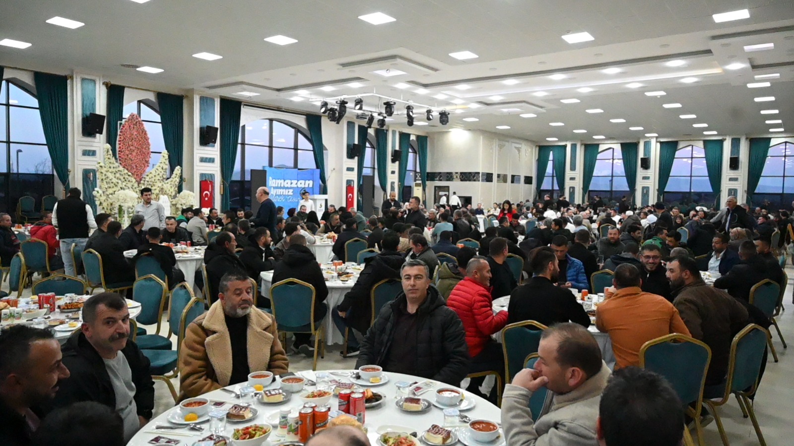 BAŞKAN USTAOĞLU ÇALIŞMA ARKADAŞLARIYLA BULUŞTU 