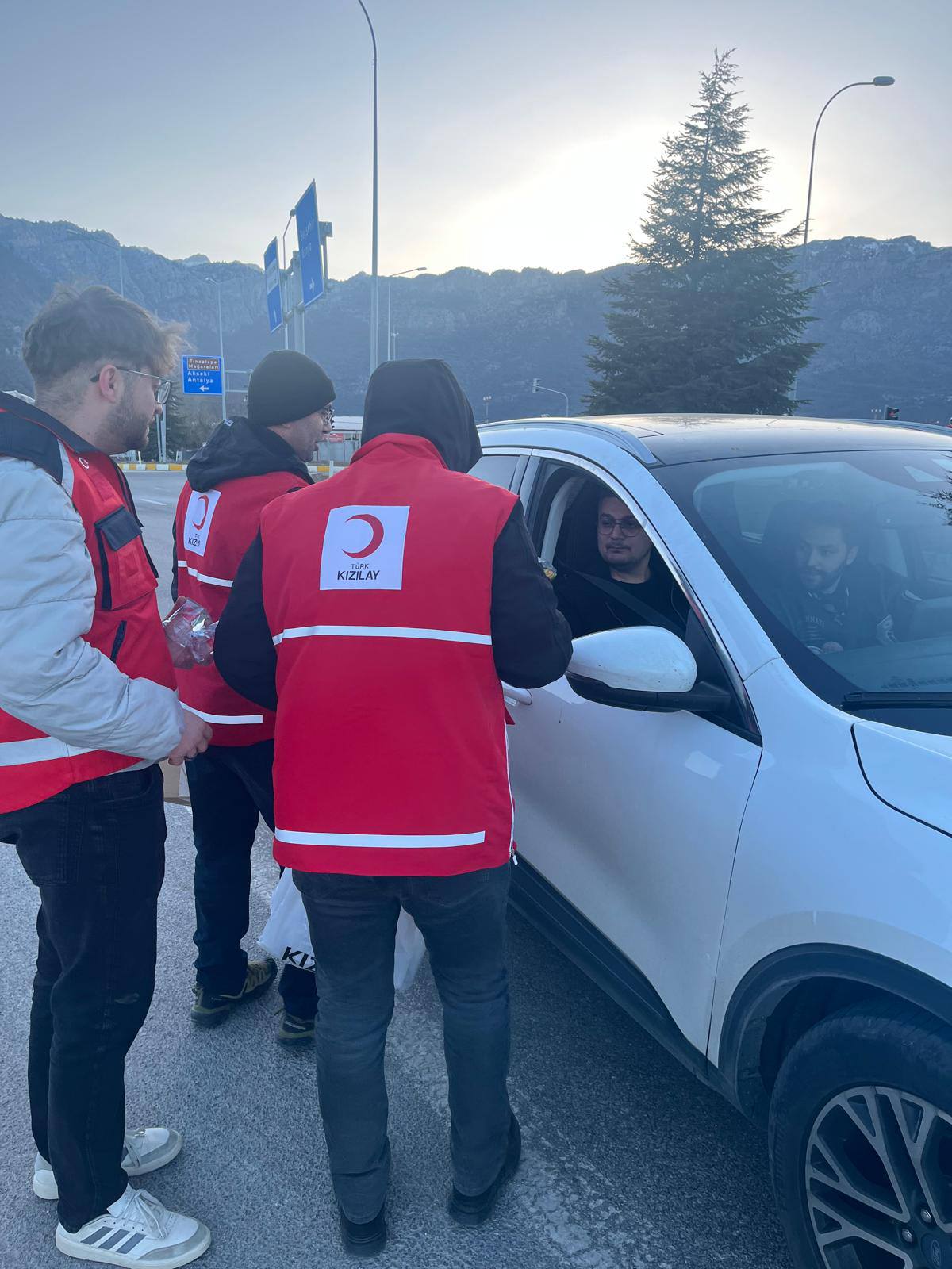 Seydişehir'de Sürücülere Yolda İftar Sürprizi