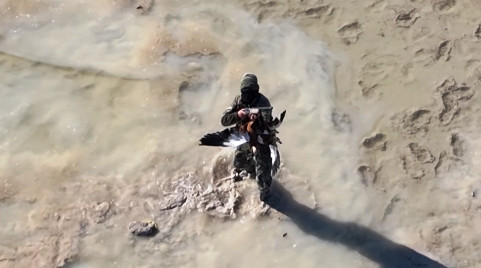 Kaçak avcılar doğa koruma ekiplerine ateş açtı, o anlar dron kamerasında(ÖZEL HABER)