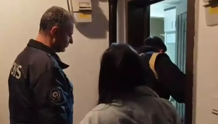 Ankara - Sanal medyada tanıştıkları kişileri silahla tehdit edip para alan 15 şüpheli tutuklandı