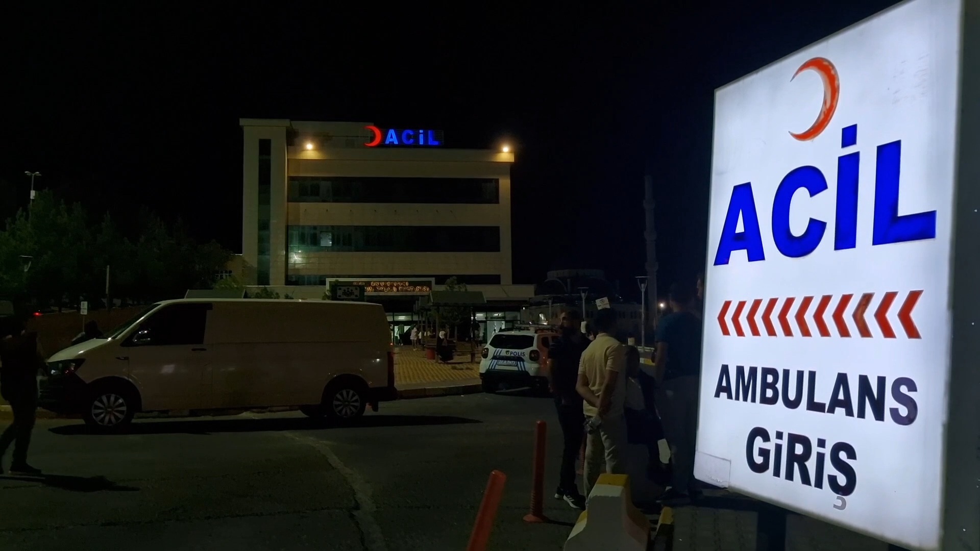 Diyarbakır’da eşini öldürdü, akrabasını yaraladı