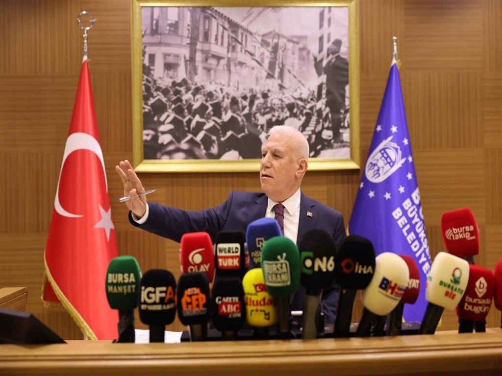 Bursa Büyükşehir Belediyesi’nde Şafak Operasyonu: Başkan Bozbey ve 55 Kişi Gözaltında!