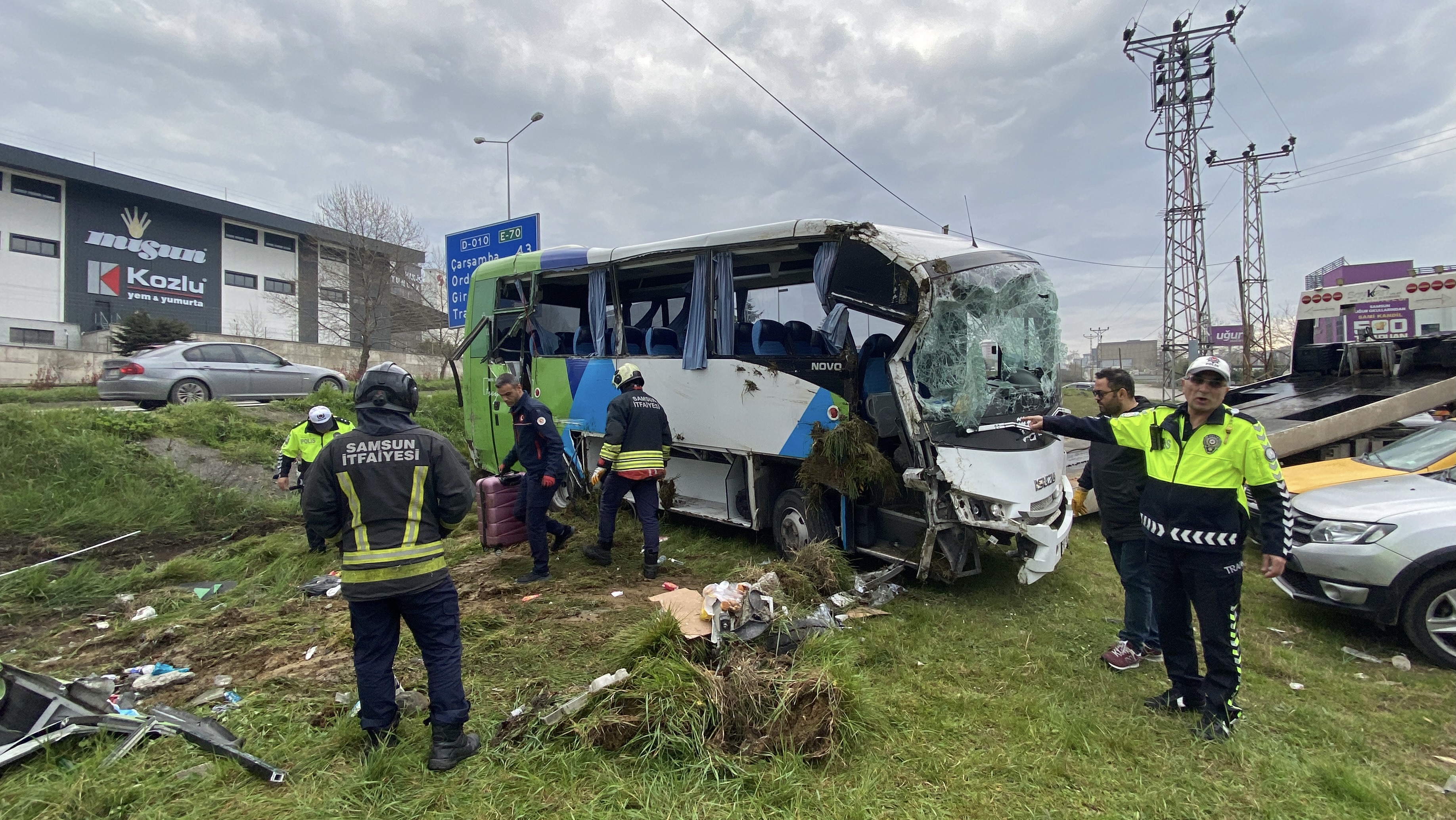 Samsun'da otobüs yan yattı: 9’u öğrenci, 11 yaralı 