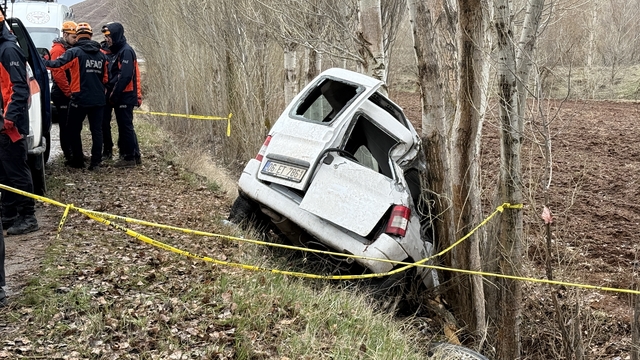 Sivas- Kanser hastası babasını hastaneye götürürken kaza yaptı: 3 ölü