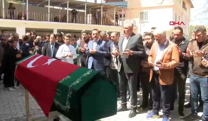 Kahramanmaraş'taki okul saldırısında yaşamını yitiren Ayla öğretmen son yolculuğuna uğurlandı