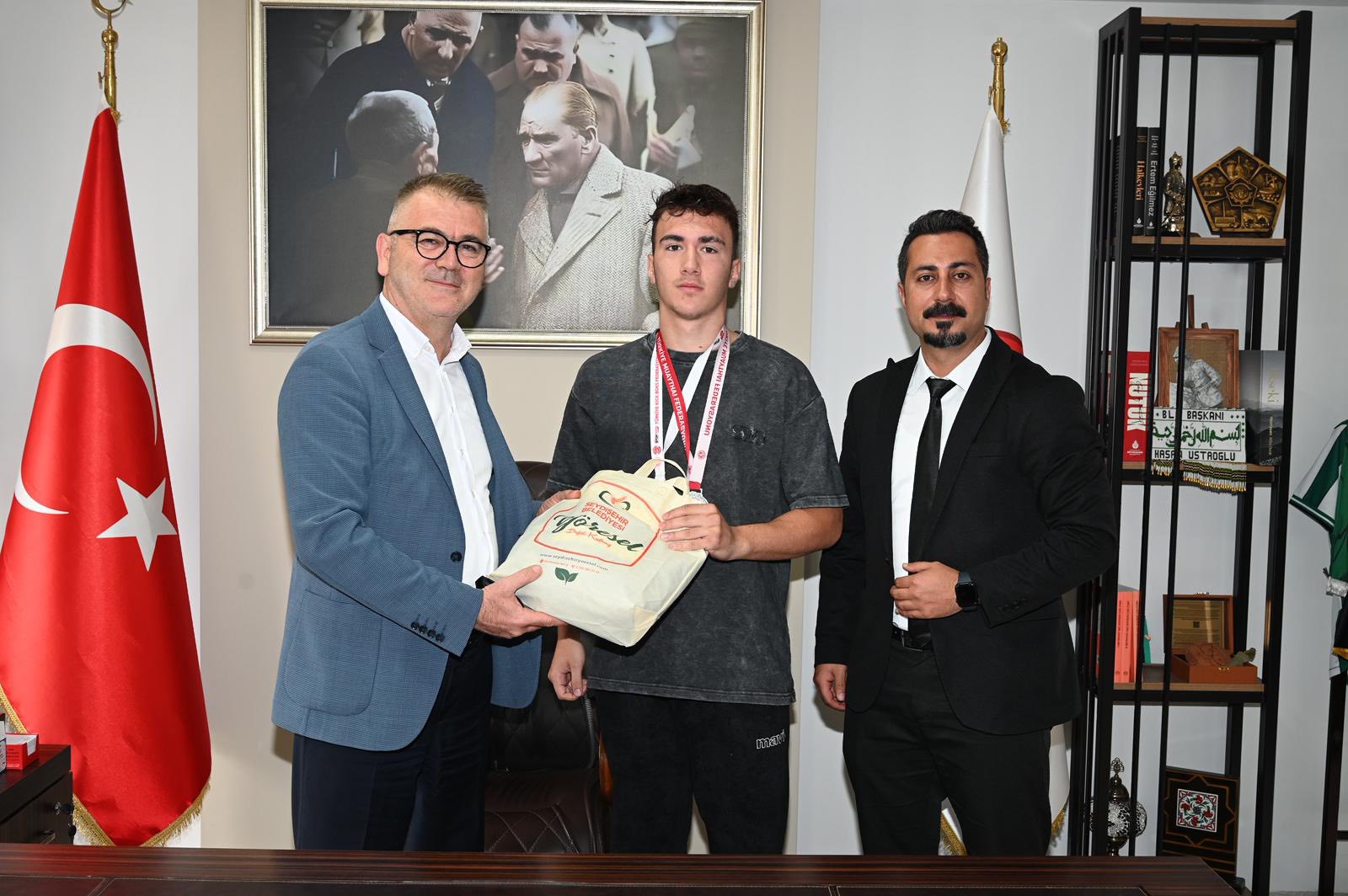 Seydişehir’in Altın Yumruğu: Gürkan Uğur Yıldız Türkiye Şampiyonu!