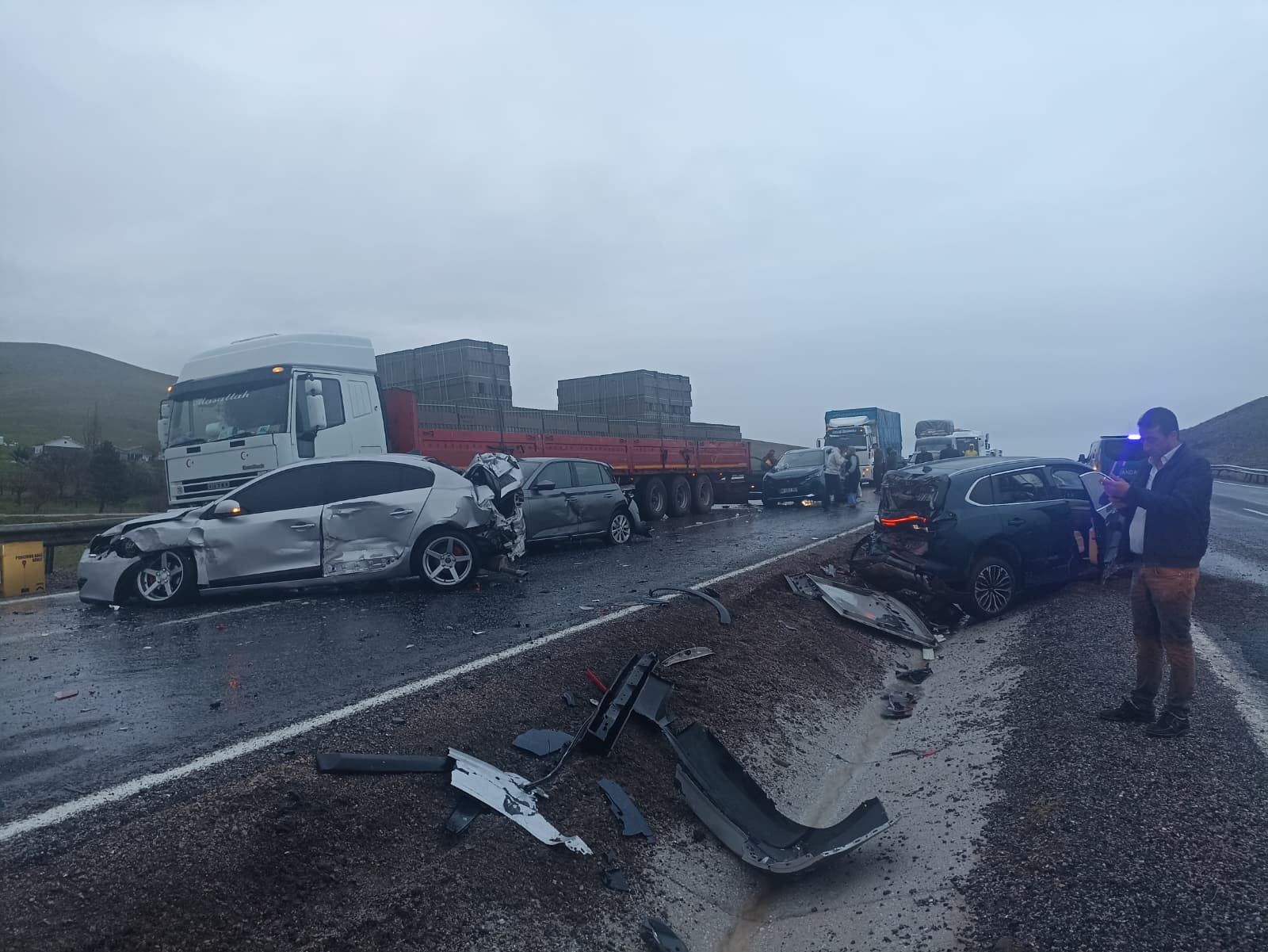 Aksaray - Yolcu otobüsü 10 araca çarparak durabildi: 7 yaralı